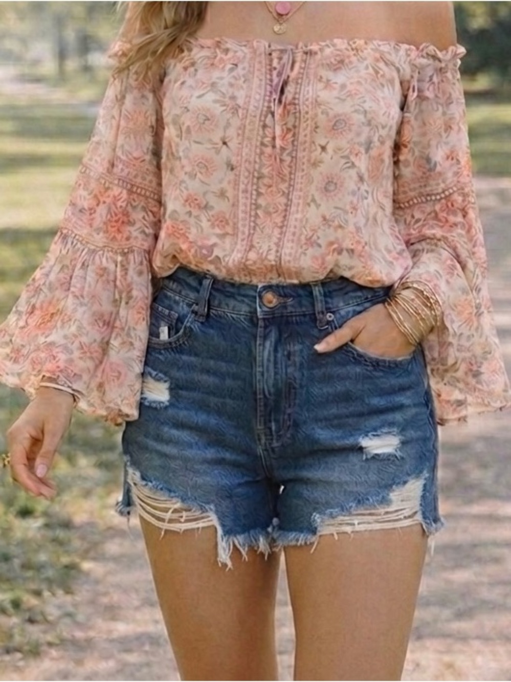 AEO Distressed Denim High Waisted Mom Shorts |Women's Shorts Size 8